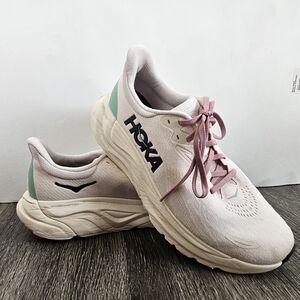 HOKA Arahi 8 Women's Running Shoes in Light Pink with Mint Accents